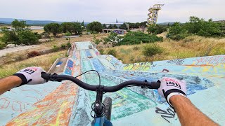 JE RIDE UN PARC DATTRACTION ABANDONNE  insta360 GO2 [upl. by Wurst]